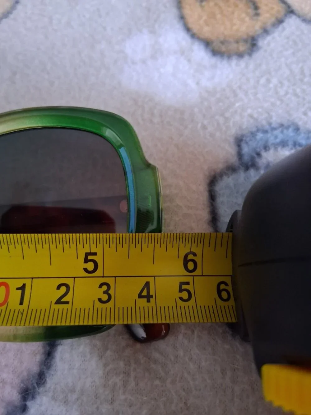 VINTAGE LADIES GREEN SUNGLASSES